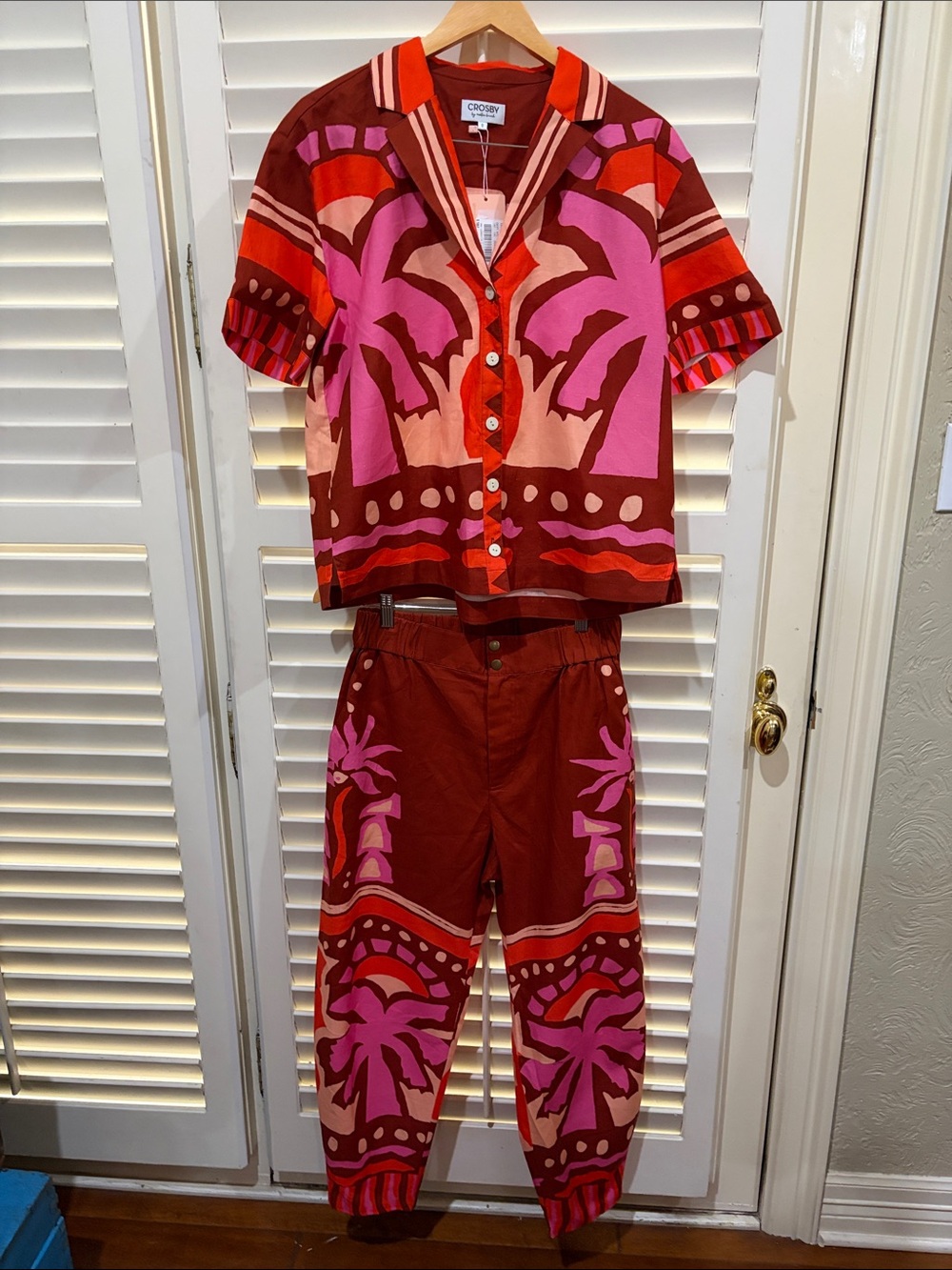 Crosby. Bold Red & Pink Graphic shirt and pants set. Size small NWT
